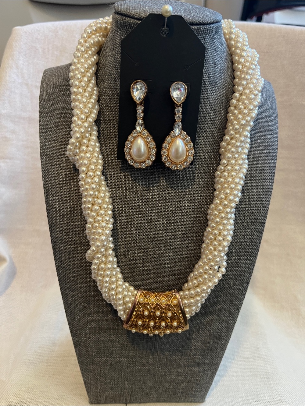 Gold-Accented Cream Pearl Twist Necklace with Drop Earrings
